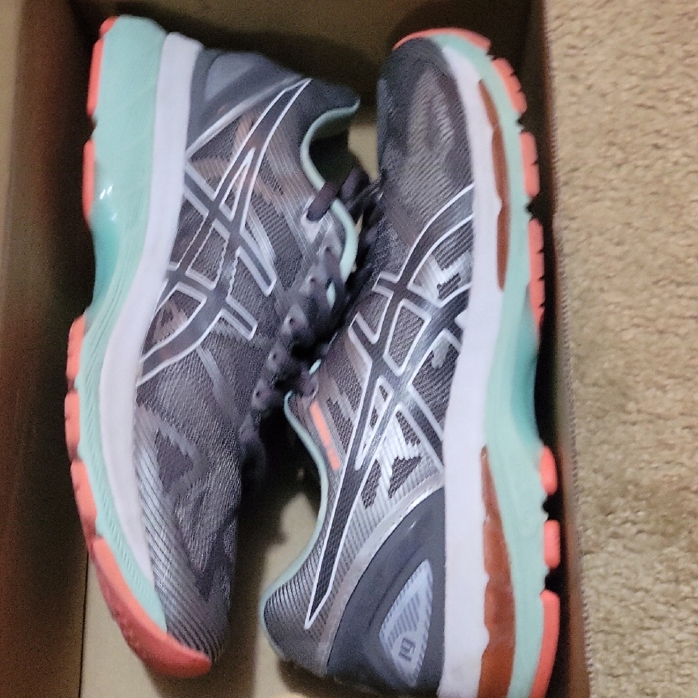 Women's Gray and Coral Running Shoes